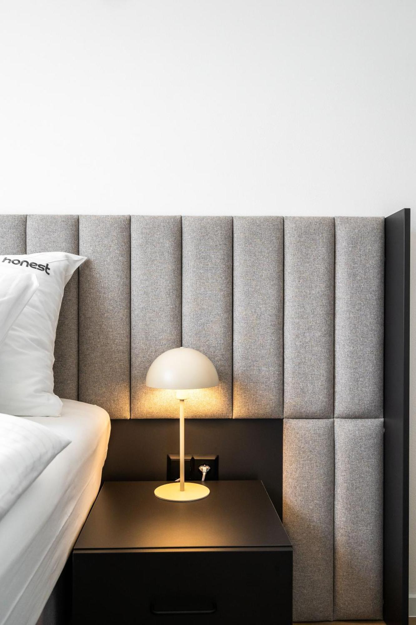 Honest Karlin Aparthotel Prague Room photo