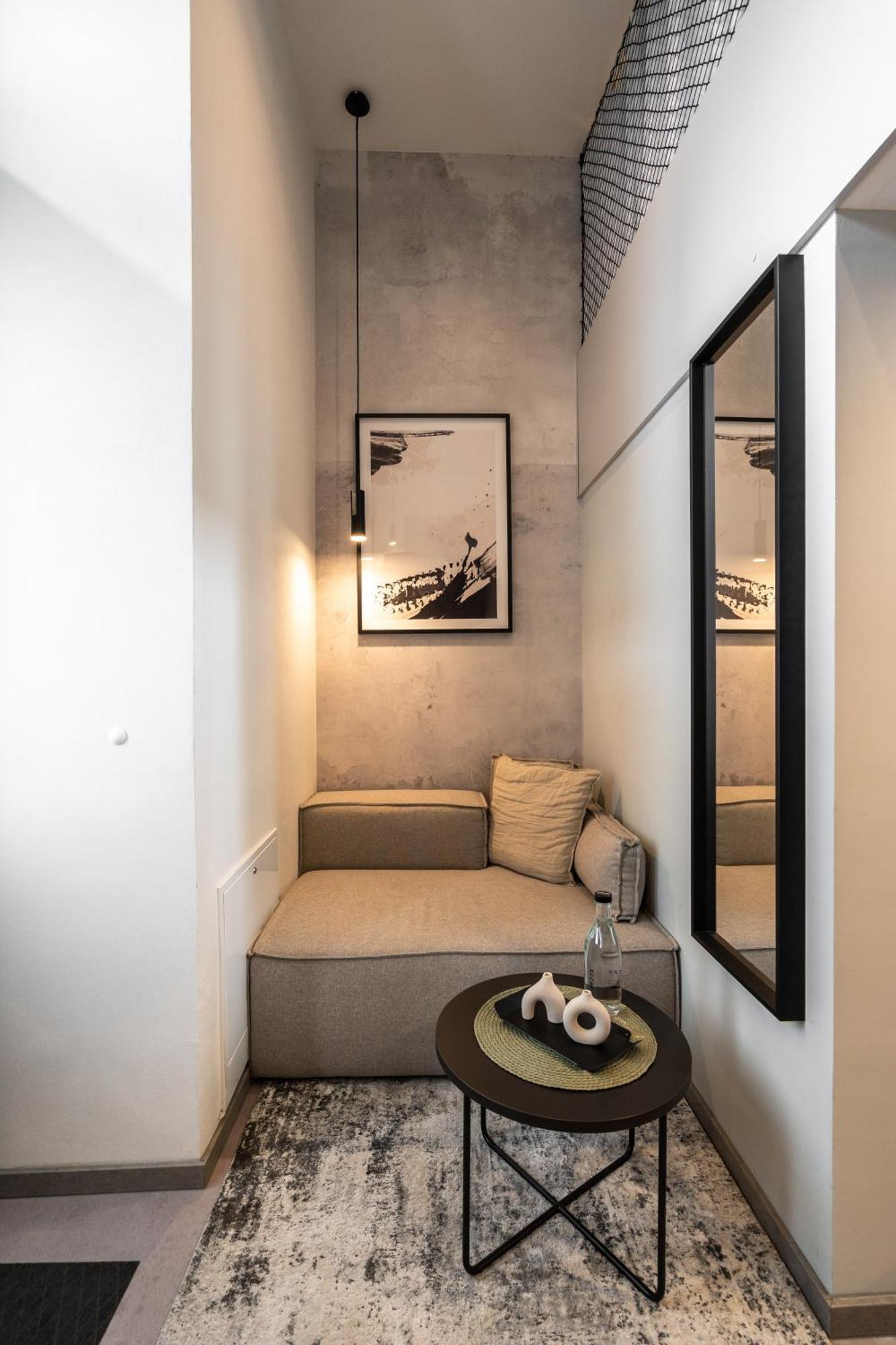 Honest Karlin Aparthotel Prague Exterior photo